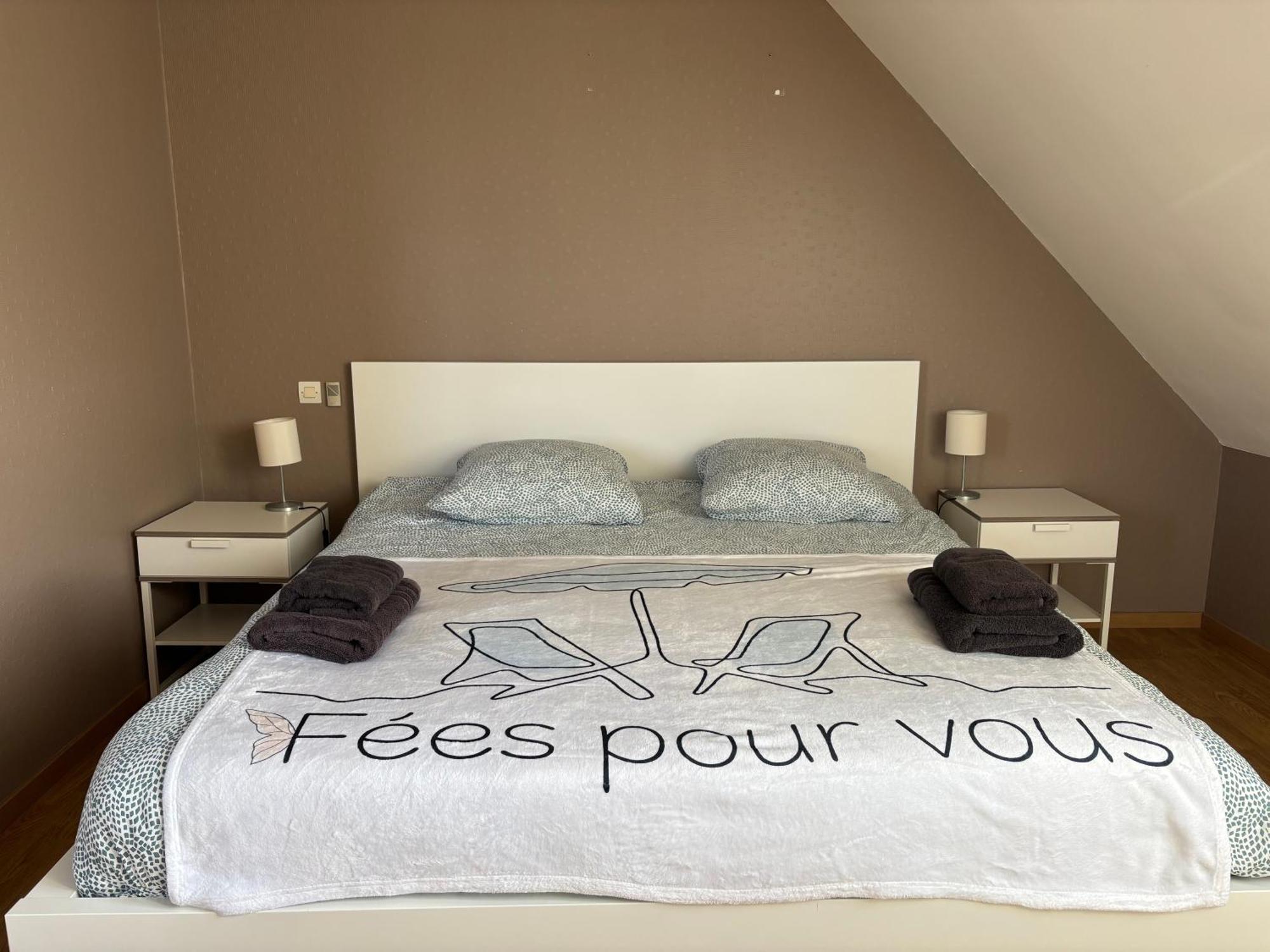 Villa Des Pontons Maison 5 Chambres Avec Grand Jardin Clos Et Belle Terrasse Sejour Spacieux Lumineux A 2 Kms De La Plage D'Arromanches Pres De Bayeux, Omaha Beach - Table De Ping Pong - Garage Tracy-sur-Mer Ngoại thất bức ảnh